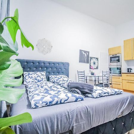 Comfort Quad Room Hn Vienna Exterior photo