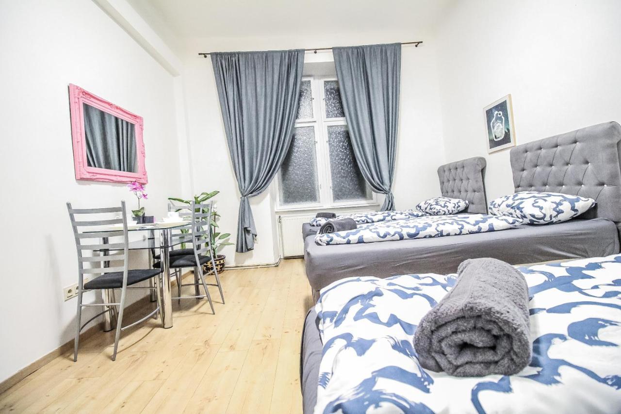 Comfort Quad Room Hn Vienna Exterior photo