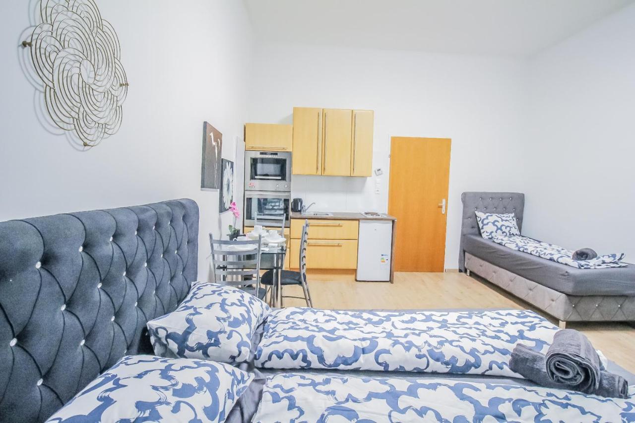 Comfort Quad Room Hn Vienna Exterior photo