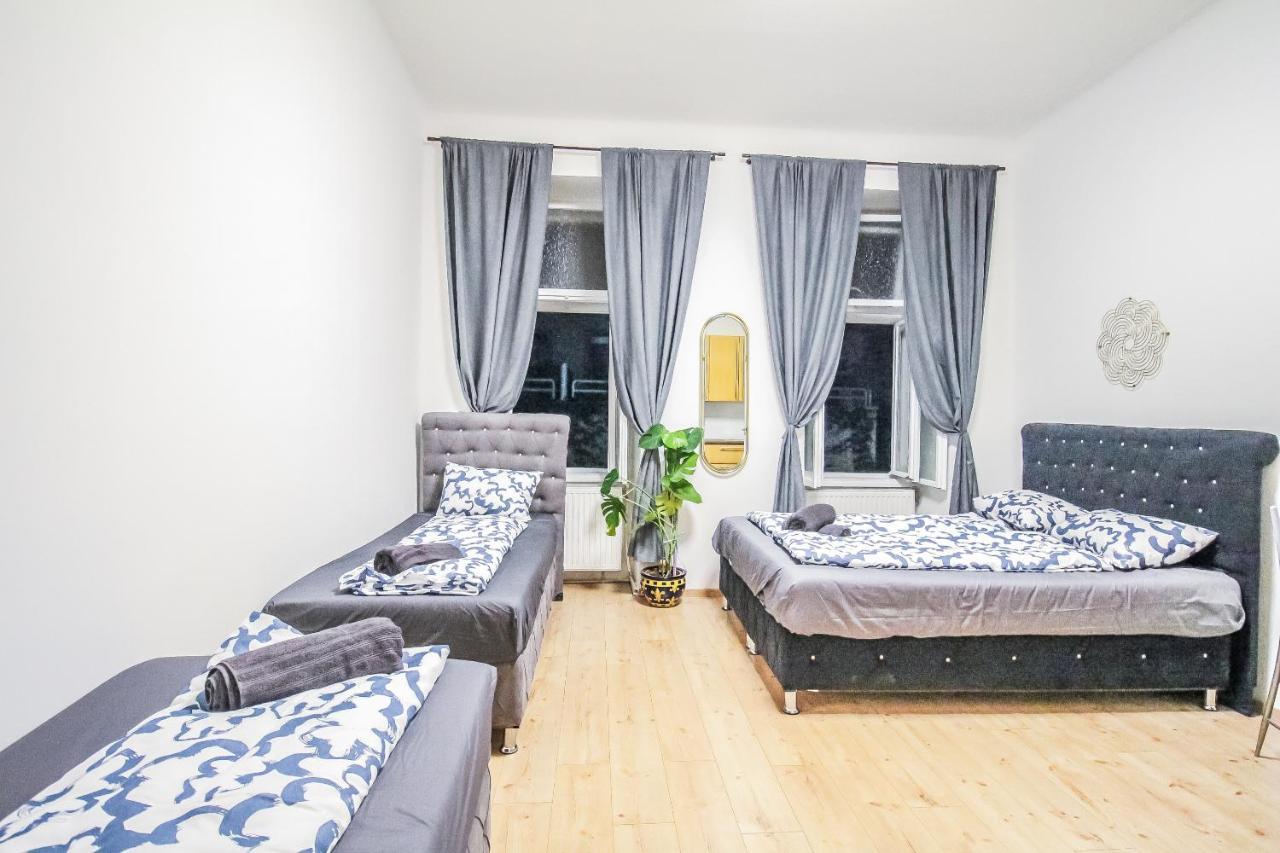 Comfort Quad Room Hn Vienna Exterior photo